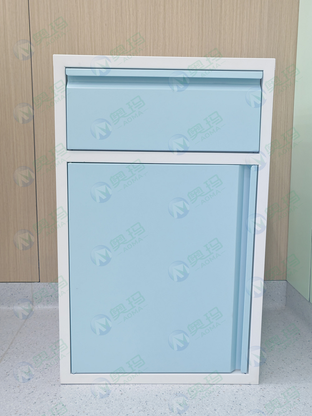 Медицинский прикроватный столик