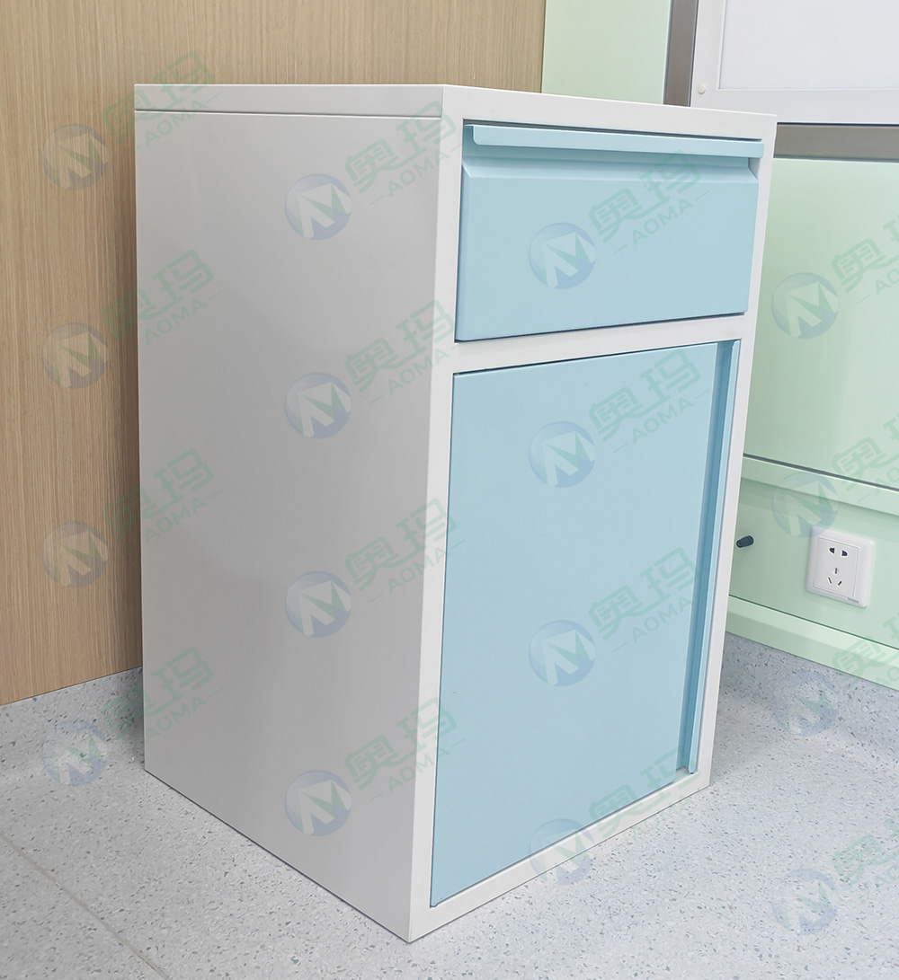 Медицинский прикроватный столик